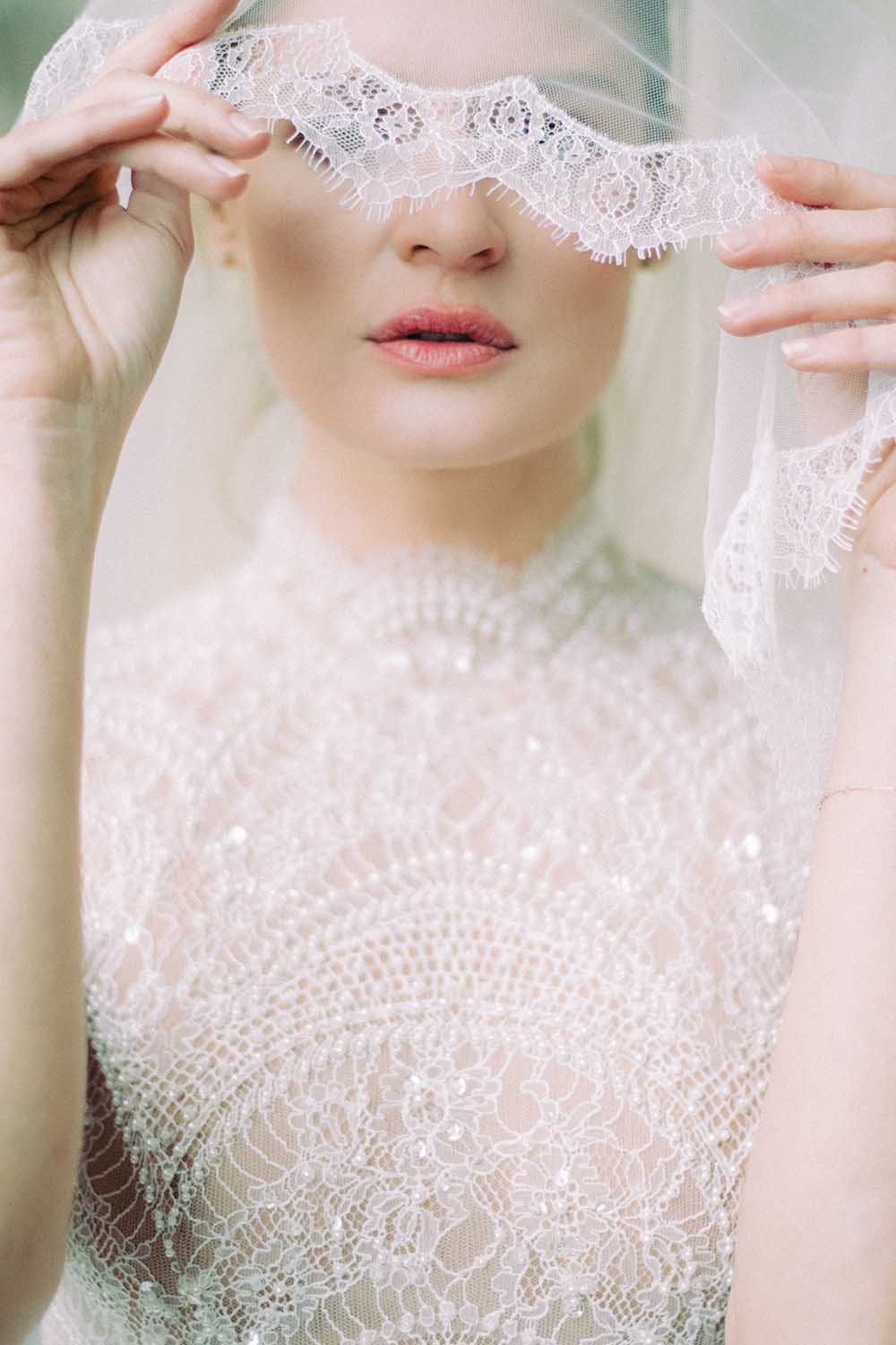 photo portrait d une mariée avec voile blanc